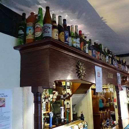 The Sun Inn Englefield Green Extérieur photo