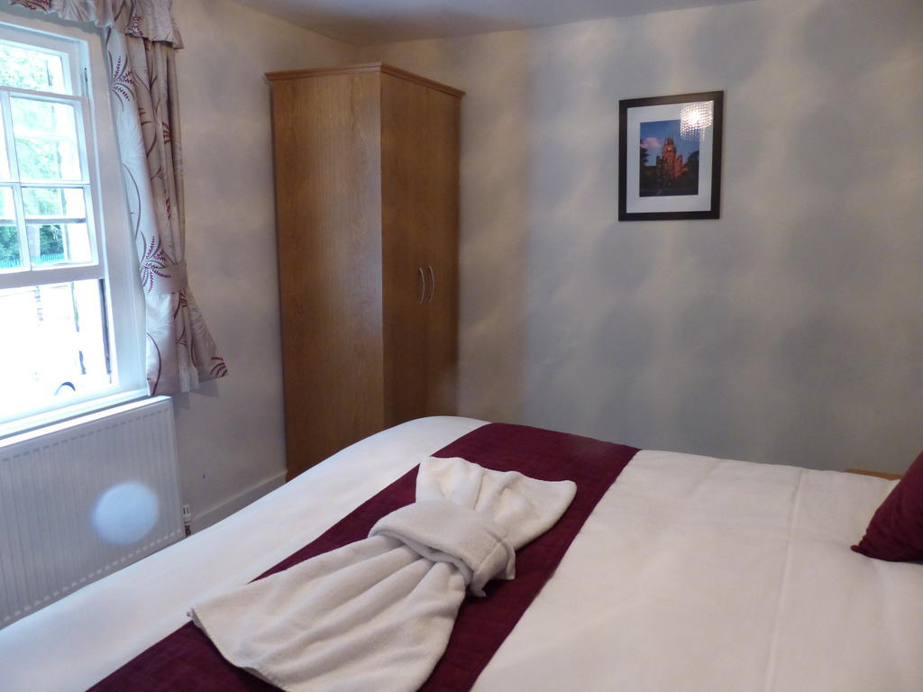 The Sun Inn Englefield Green Chambre photo