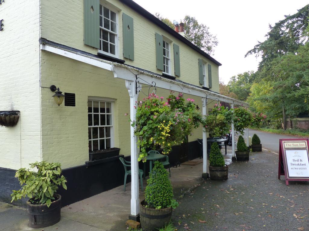 The Sun Inn Englefield Green Chambre photo